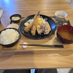 ごはんや ふくつぎ - これでご飯普通です。副菜は三品あります。
