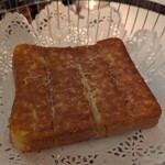 AKARENGA STEAK HOUSE - 特製チーズブレッド