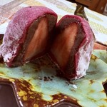 かど丸餅店 - いちご大福断面