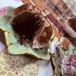 かど丸餅店 - 生チョコ大福断面