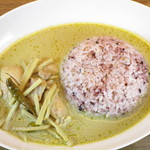 カフェボスケ - グリーンカレー　1度食べたらクセになる辛さです