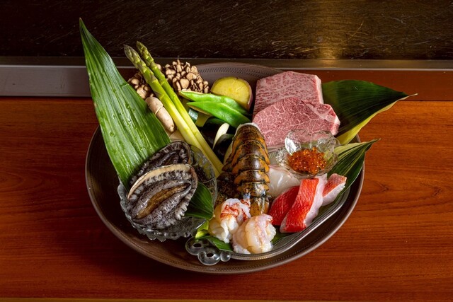 メトラッハ(METTLACH)額装陶板画パテシュールパテ『ニンフとキューピッド』 ステーキ 鉄板焼き Teppan&grill R 心斎橋 （テッパンアンドグリル