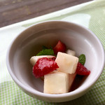 ラピュタファーム - 苺と大根の酢味噌あえ？