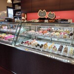 パティスリー アンスピラシオン - 店内　ショーケース
