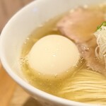 塩そば まえだ - 味玉割るの忘れまちた٩( ᐛ )وトロっと系でちた☝︎