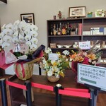 パティスリー アンスピラシオン - 先日６周年を迎えた　お祝いのお花たち