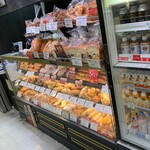 エーワン ベーカリー - ショーケース