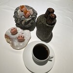 ラ・ヴァガボンド - お茶菓子
      知多のみかん　グミ
      ルバーブとりんご　マカロン
      カヌレ