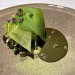 ラ・ヴァガボンド - 山口蒸し鮑　うるい　肝ソース　根セロリ　山菜パウダー