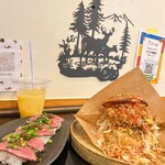 EBIJIN 小樽店 - 鹿肉ローストにぎりと熊肉バーガーとリンゴのほっぺ
