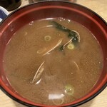 鶴すし - 赤出汁(貝) 418円