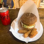 ビッグスマイル - ①スタンダードバーガー
            （BBQソース・ポテト付）1,000円
            ②コーラゼロ 150円