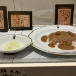 インデアンカレー - キャベツは全カレーに付いてるみたい