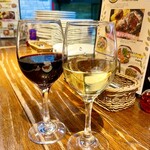 ろっこ - 2杯目。赤も白も結局はどちらも美味いのよ