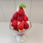 ペコリーノ・カフェ - いちごパフェ