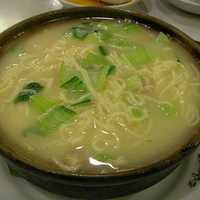 横浜中華街 北京飯店 - 特製鳥煮込ソバ\1570