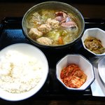 炭火焼き鳥 串八珍 - つくねと野菜のスープ定食　690円