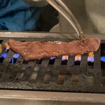 志村 徳寿園 - すごい霜降りのトモサンカクは炙るように！