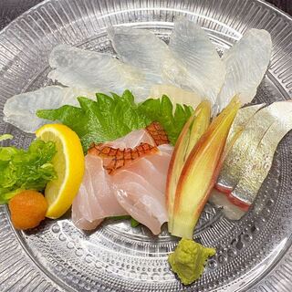 こだわりの天ぷらやお造りなどが味わえる充実のコースを満喫◎