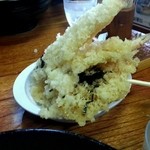 Naka Ura - 天ぷらは小皿にとって、後から食べる。そうしないと、汁が油でギトギトに。