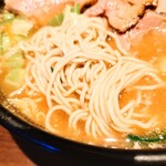 やぐら亭 - パツン系寄りの細麺も、丁度良い茹で加減。