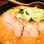 やぐら亭 - 味が染みしみの、ホロッホロ"チャーシュー"。