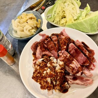 市川ホルモン - 料理写真: