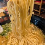 博多らーめん塩原いってつ - 麺はもちろんイケメ⋯　ちゃう　カタ麺で♪