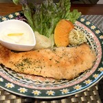 cafe ここらく - (゜o゜;ビックリする鮭の大きさ！！