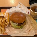 ゼッテリア - ZETTERIA 西葛西駅店 平日ランチ 絶品ビーフバーガーランチセット ポテトM ドリンクMはホットティーで 税込790円