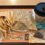ゼッテリア - ZETTERIA 西葛西駅店 平日ランチ 絶品ビーフバーガーランチセット ポテトM ドリンクMはホットティーで 税込790円 包装形態