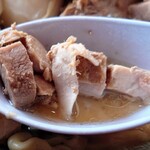 ケンチャンラーメン - コマ切れチャーシュー。