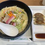 リンガーハット - 料理写真:長崎ちゃんぽんと餃子