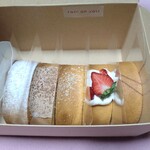 roll on roll - 保冷剤と共に箱に入れてくれました。