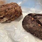 KISO - 八丁みそとゴーダチーズ(¥360)とガトーライショコラ(¥360)