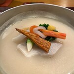 おかもと - 白味噌仕立てのお椀　身体ほかほかです