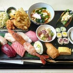 肴・炭・酒 たまりば - 料理写真:天然本マグロ中トロ入り特上寿司ランチ