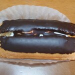 姉帯菓子店 - 見た目はエクレア、食べるとカステラ
