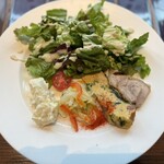 Bar Español LA BODEGA 名古屋栄店 - タパス盛り合わせ　ポテサラ、スペイン風オムレツなど4種＋サラダ