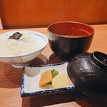 稲繁 - 旬の幸御膳の「白御飯、赤味噌汁」