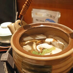 稲繁 - 子持ち鮎の塩焼き御膳の「松茸土瓶蒸し」