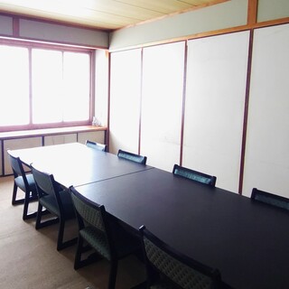テーブル8名