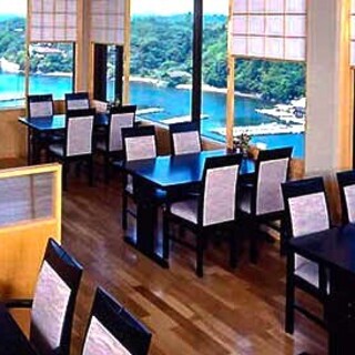 海を一望できる絶好のロケーション。大浴場のお得なクーポンあり
