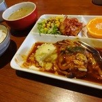 Kafe ritoru tiipotto - 本日のランチ「煮込みハンバーグ」