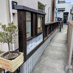 ラ・ターブル・オ・ジャポン - 入口までの通路〜