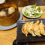 魏飯餃子 - 焼売　サラダ　生姜餃子