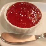 珈琲 王城 - 並々に入ったイチゴジャム50円