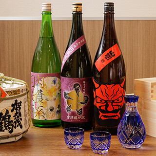 10種類以上の地酒をはじめ、多彩なドリンクで乾杯