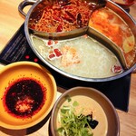 ビャンビャン麺 火鍋 成都 - 