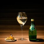 FLYING HOG GRILL - ドリンク写真:薪香るレモンのソーダ（イメージ）